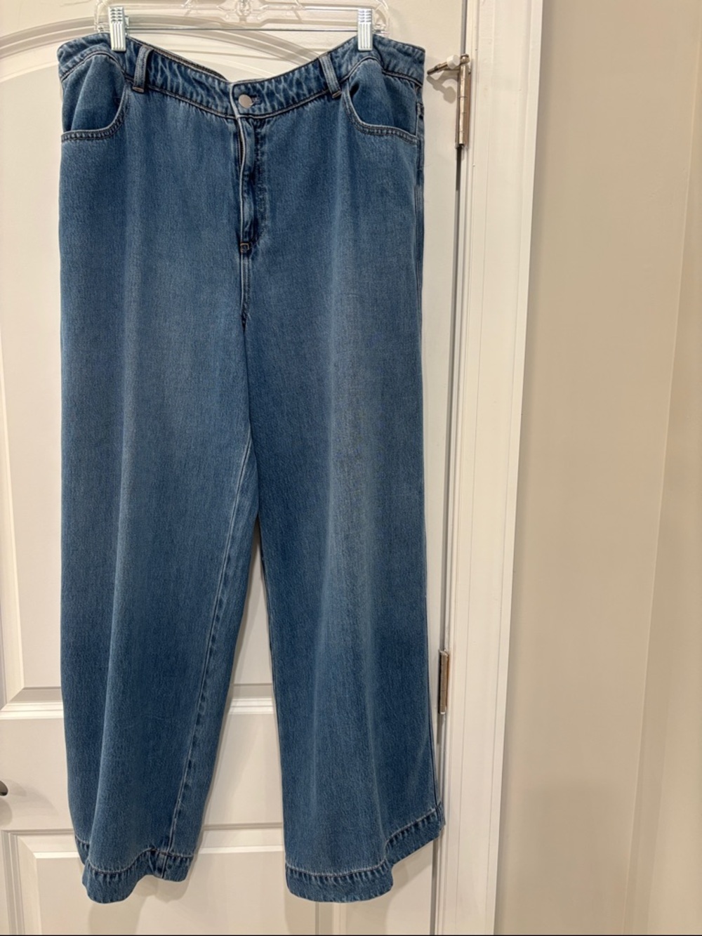 Talbots Classic Trouser -Leg Women's Jeans in Medium Blue Wash Never worn